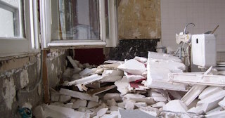 Демонтаж хрущевки в Красном Сулине - удаление старых полов и стен по выгодной цене от 1736 рублей.